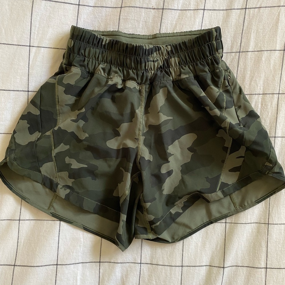 Lululemon Track That MID-RISE 5” Camo shorts.